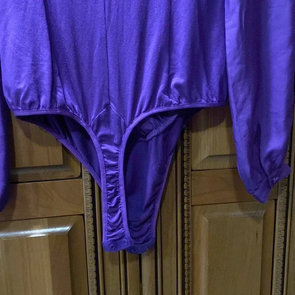 GUESS by Marciano Hudson Purple Silk Bodysuit Size Medium - Picture 5 of 10